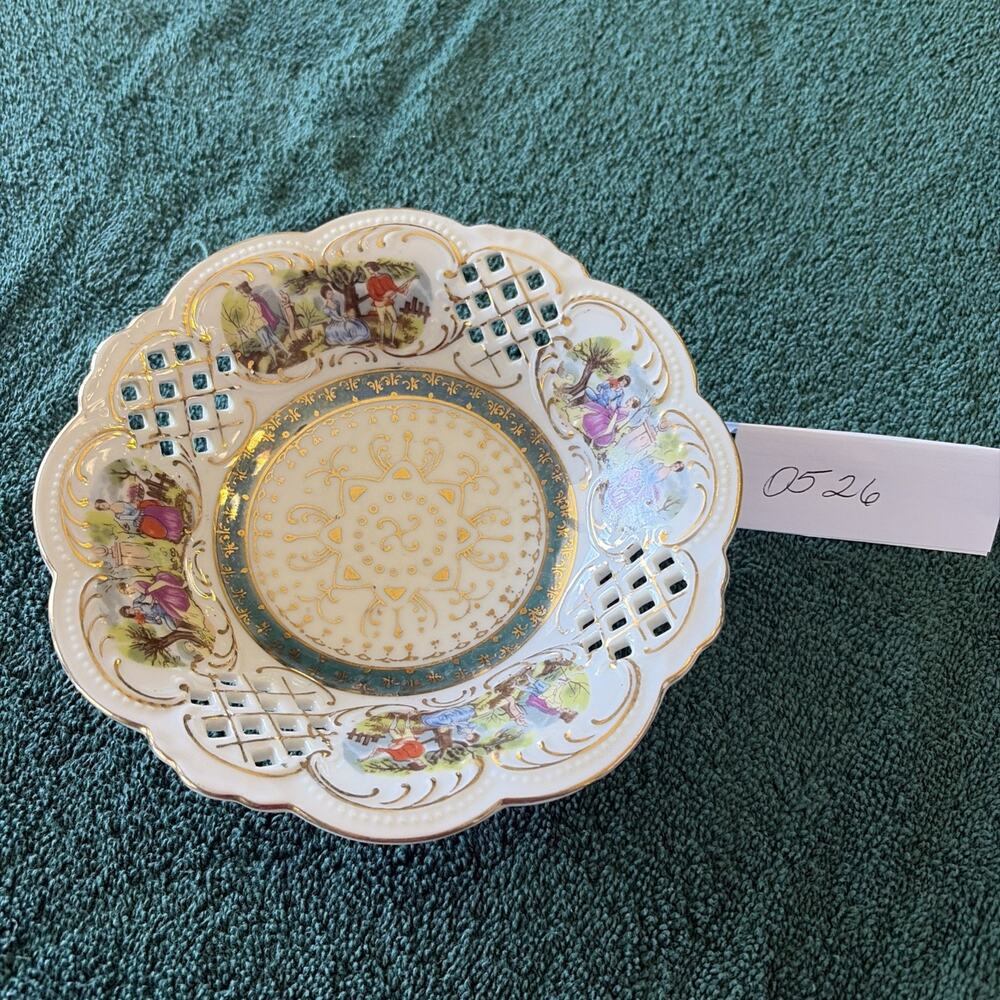 VINTAGE RETICULATED HAND PAINTED PORCELAIN BOWL COURTING COUPLES BEEHIVE MARK